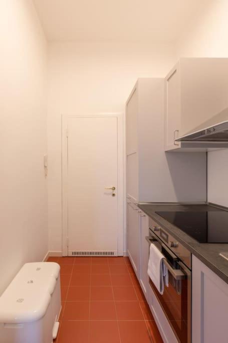 Elegante Bilocale Porta Genova - Mirable Pm Apartment Milan Luaran gambar