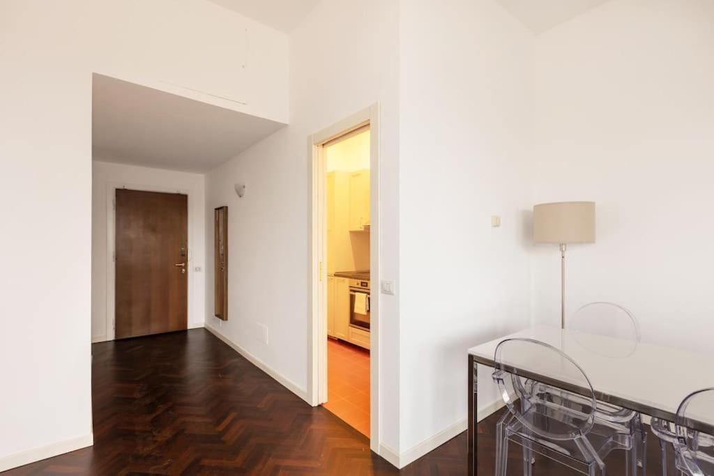 Elegante Bilocale Porta Genova - Mirable Pm Apartment Milan Luaran gambar
